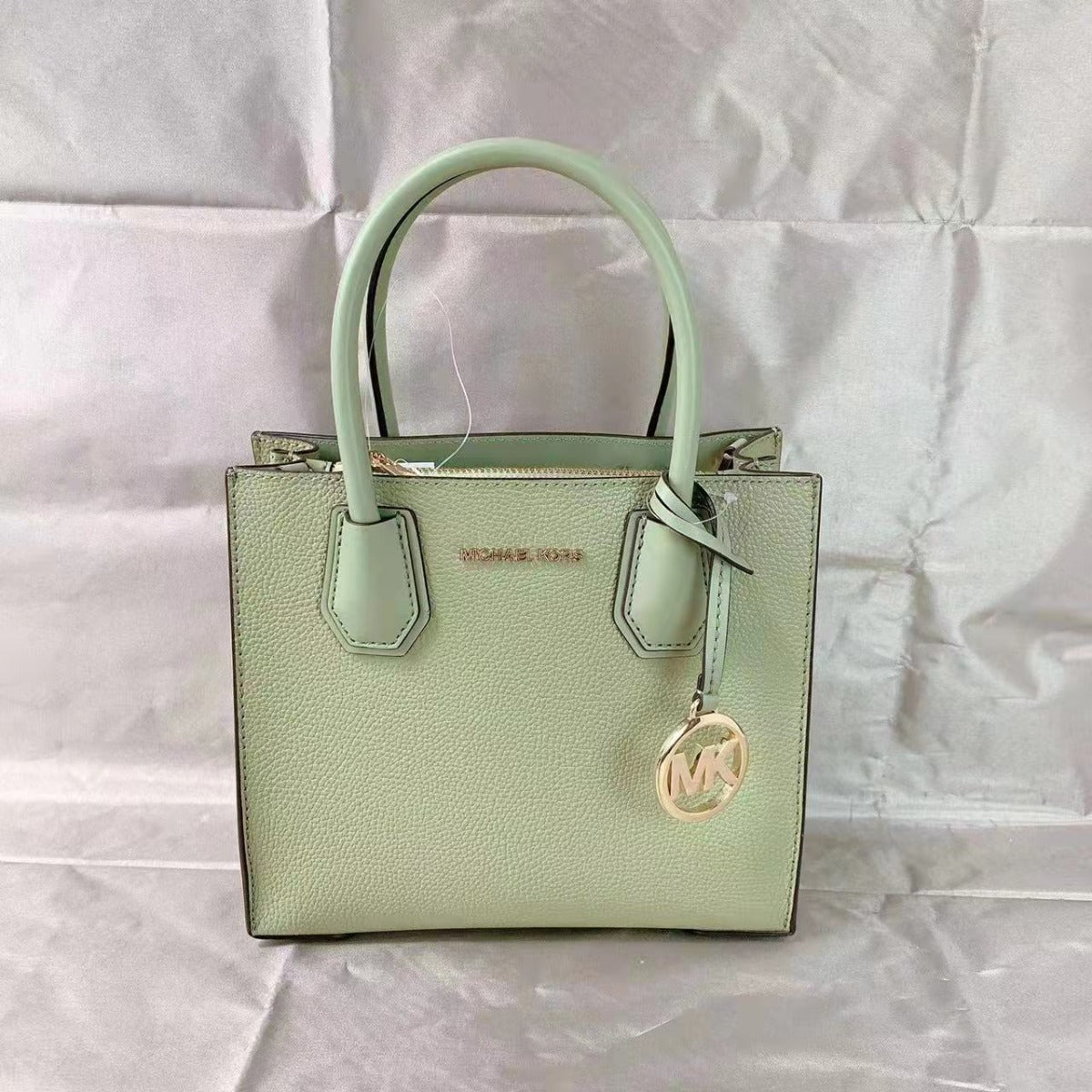 MICHAEL KORS 35S1GM9M2L Mercer Medium Pebbled Leather Crossbody Bag In Light Sage MICHAEL KORS 35S1GM9M2L Mercer Medium Pebbled Leather Crossbody Bag In Light Sage